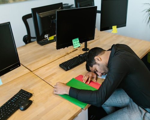 Person feeling tired in front of a computer